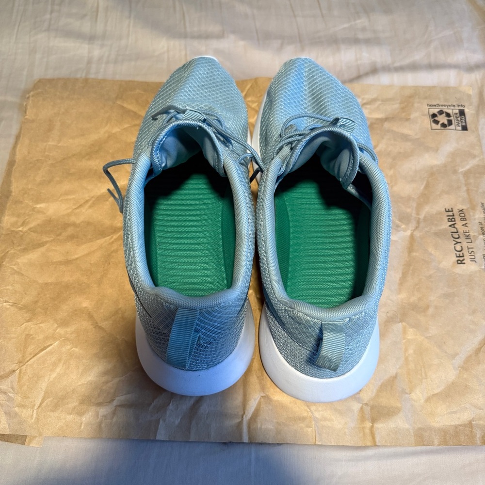 Nike Roshe One ‘Mica Blue’ Sneakers - Picture 5 of 8